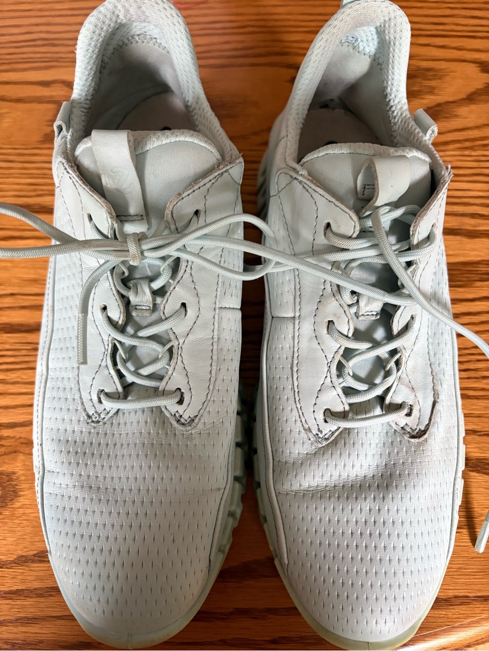 Ecco Men's Pale Gray Lace-Up Sneakers